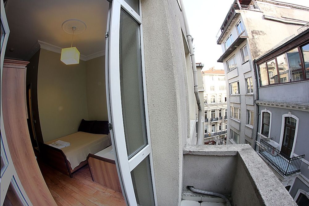 Paradise Hotel Basic Twin Room 3