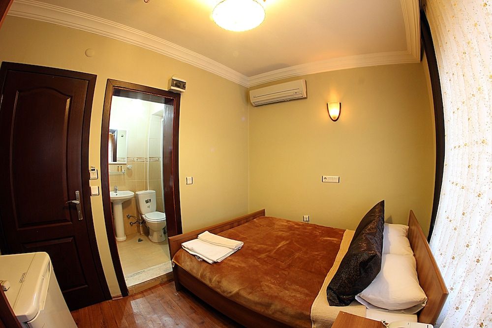 undefined Paradise Hotel 8