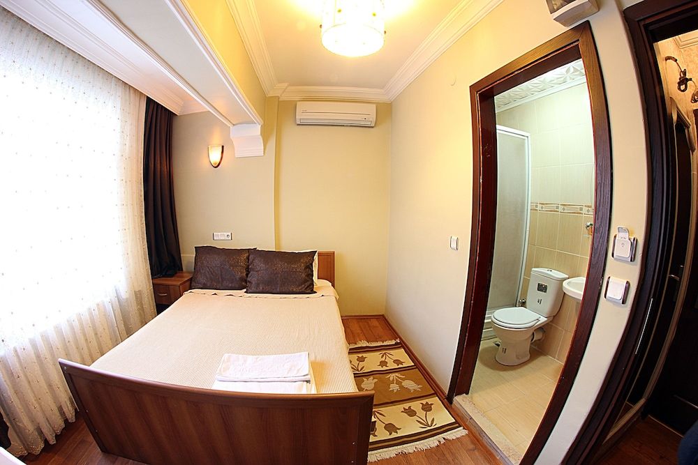 undefined Paradise Hotel 9