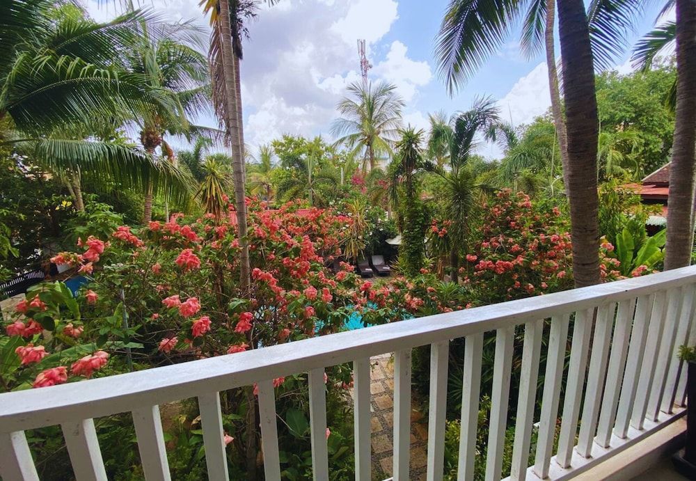 Ladear Angkor Boutique Hotel Deluxe Twin balcony with pool view 17
