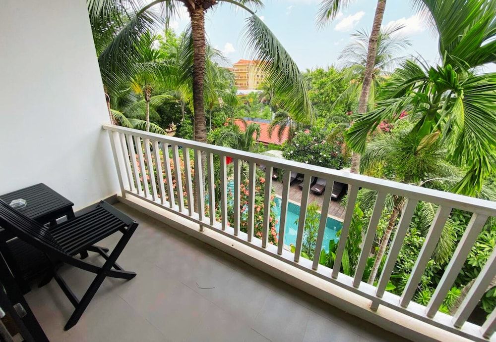 Ladear Angkor Boutique Hotel Deluxe Twin balcony with pool view 15