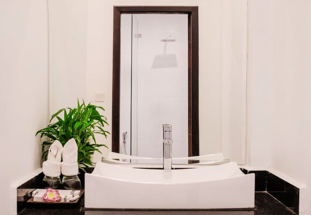 Ladear Angkor Boutique Hotel Deluxe Twin balcony with pool view 32