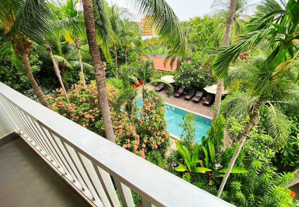 Ladear Angkor Boutique Hotel Deluxe Twin balcony with pool view 16