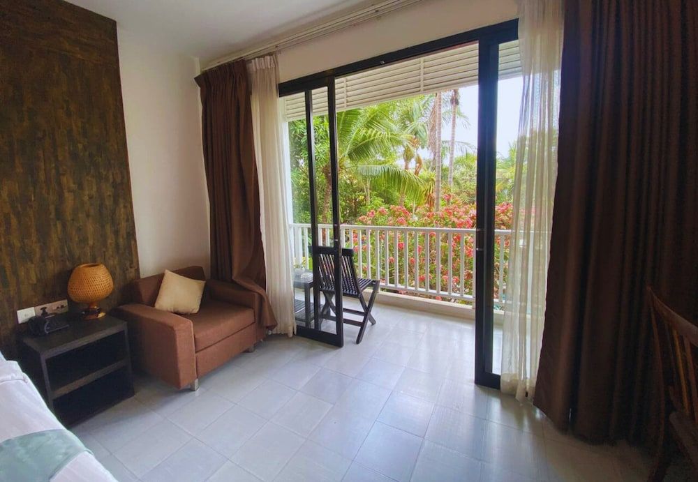 Ladear Angkor Boutique Hotel Deluxe Twin balcony with pool view 14