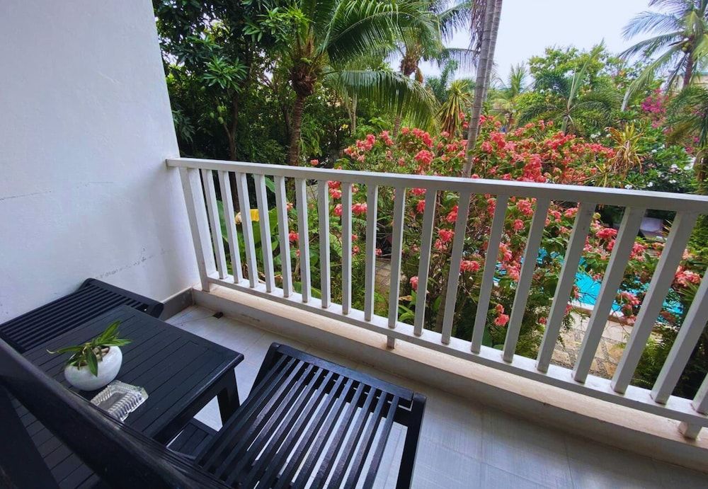Ladear Angkor Boutique Hotel Deluxe Twin balcony with pool view 20