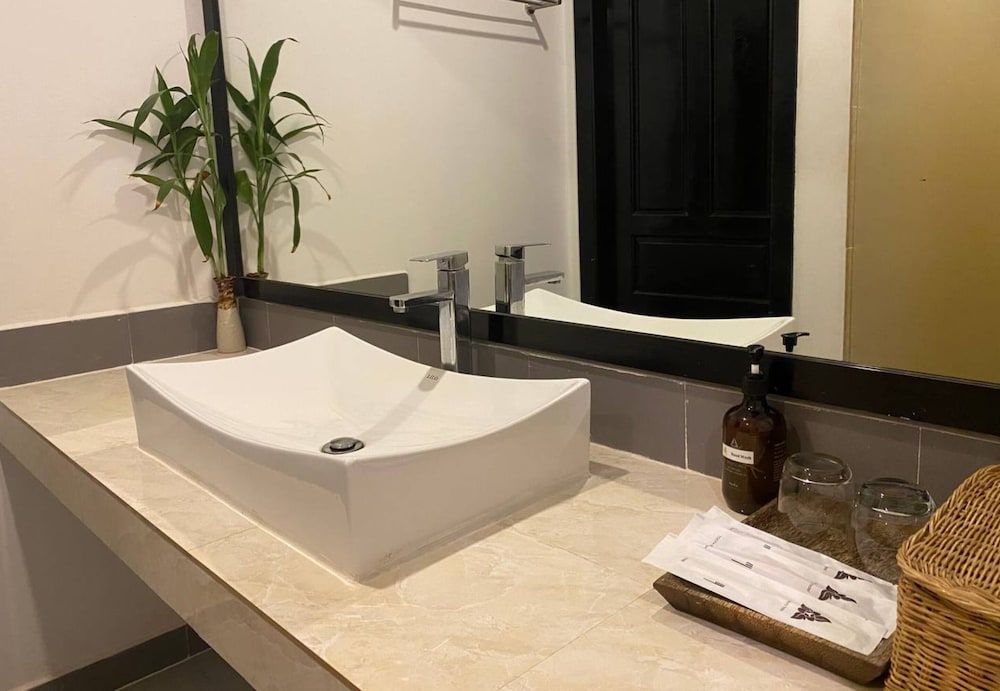 Ladear Angkor Boutique Hotel Deluxe Twin balcony with pool view 33