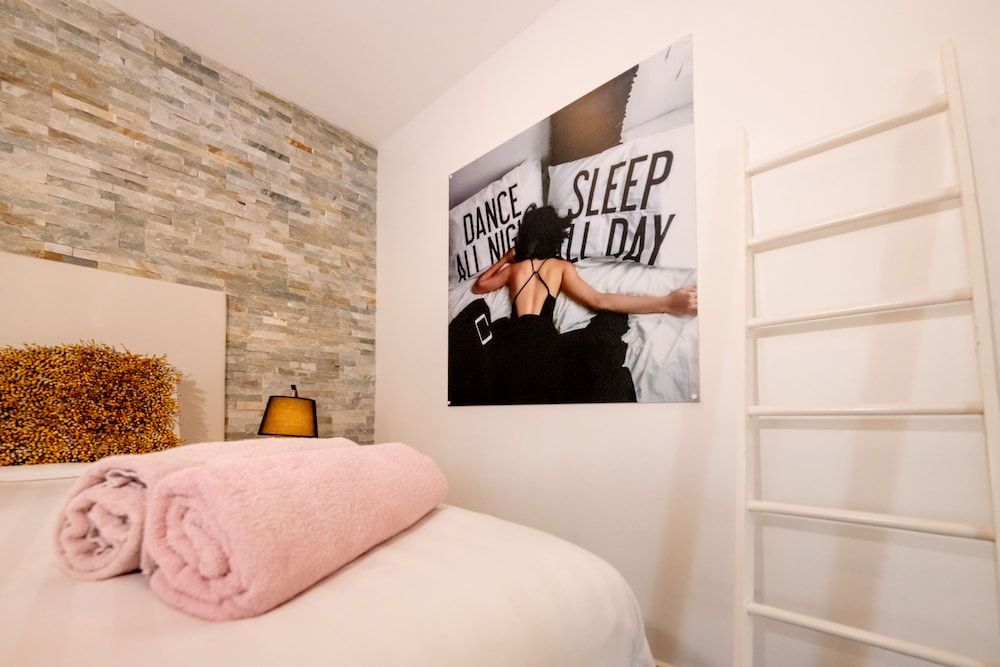 Saint Tropez Boutique Hotel 2 Bedroom Apartment, Balcony 3