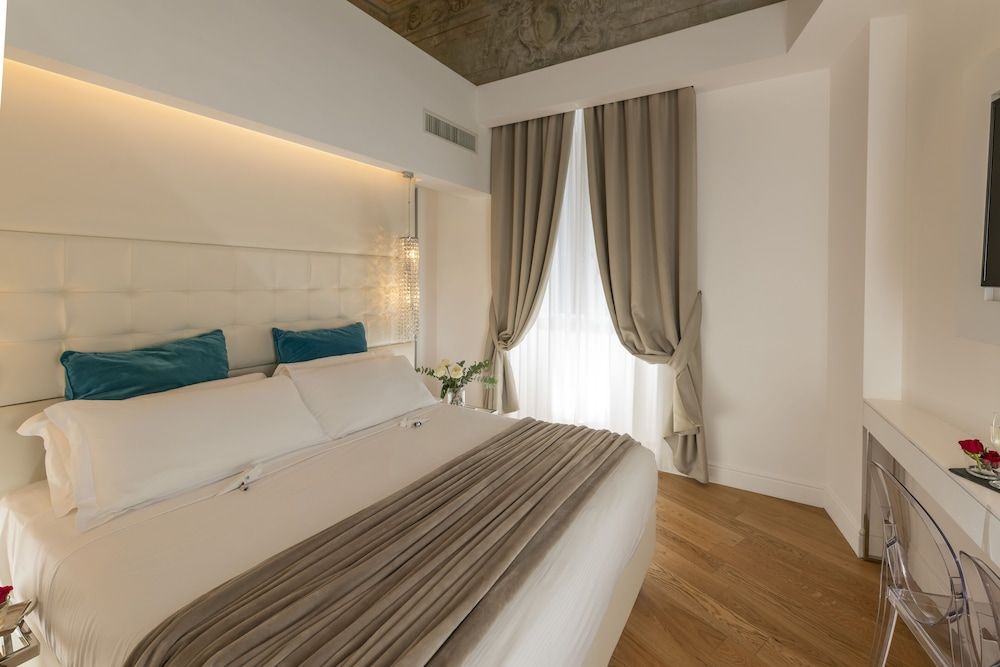 Argentina Residenza Style Hotel Standard Double or Twin Beds (Annex: Via del Sudario, 27) 3