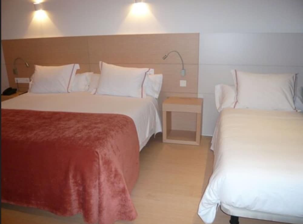 Hotel Hola Tafalla Double Room (with extra bed) 2