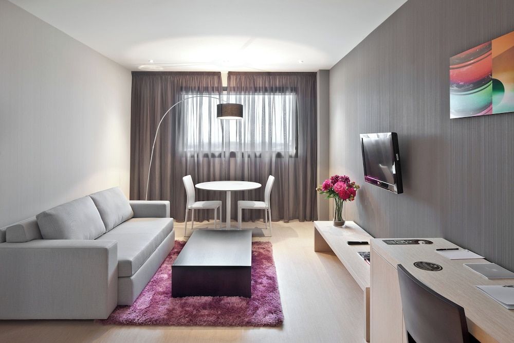 Hotel Hola Tafalla Junior Suite 5