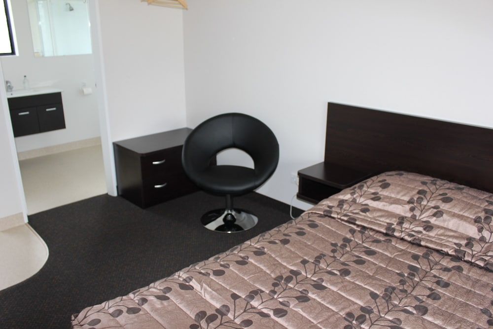 Cherylea Motel Studio 4