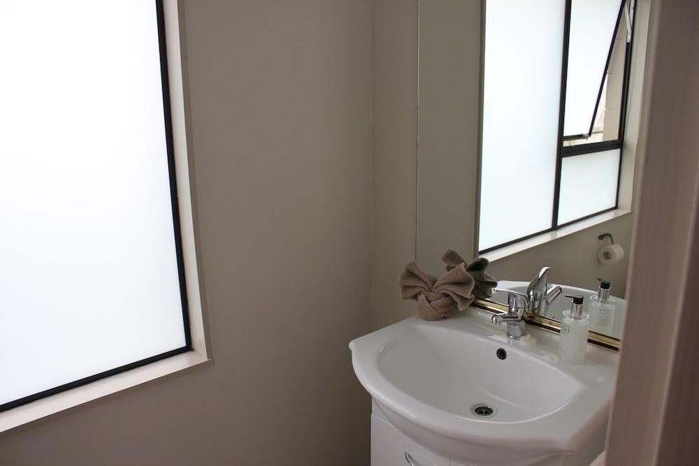 Cherylea Motel Studio 16