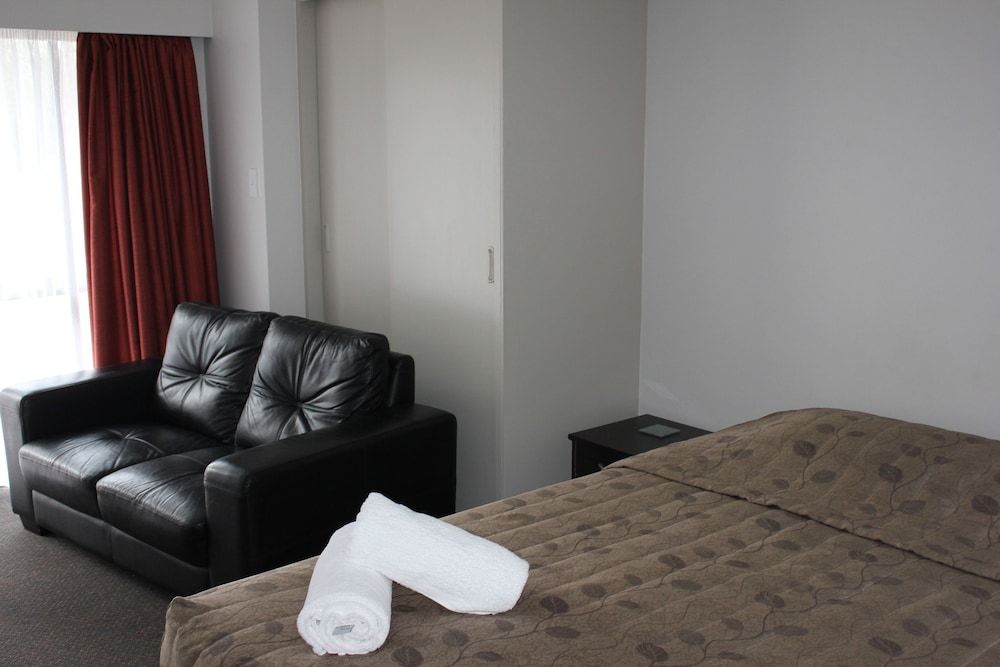 Cherylea Motel Studio 17