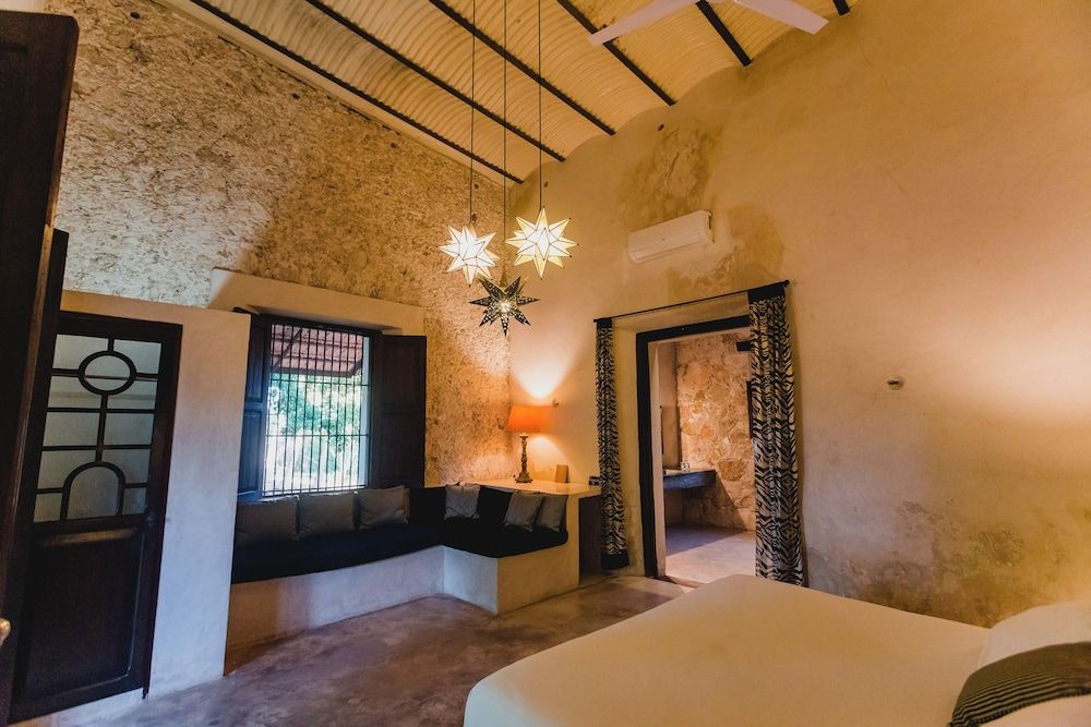 Hacienda Sacnicte Deluxe Room 14