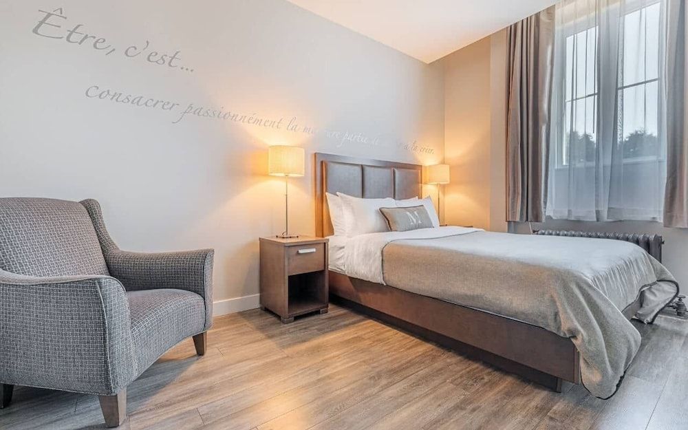 Chambre Oasis, 1 grand lit, baignoire à jets