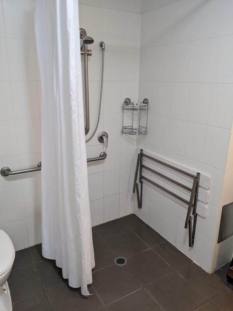 Quest Ipswich Executive Apartment, 2 Bedrooms, Mobility Accessible 5