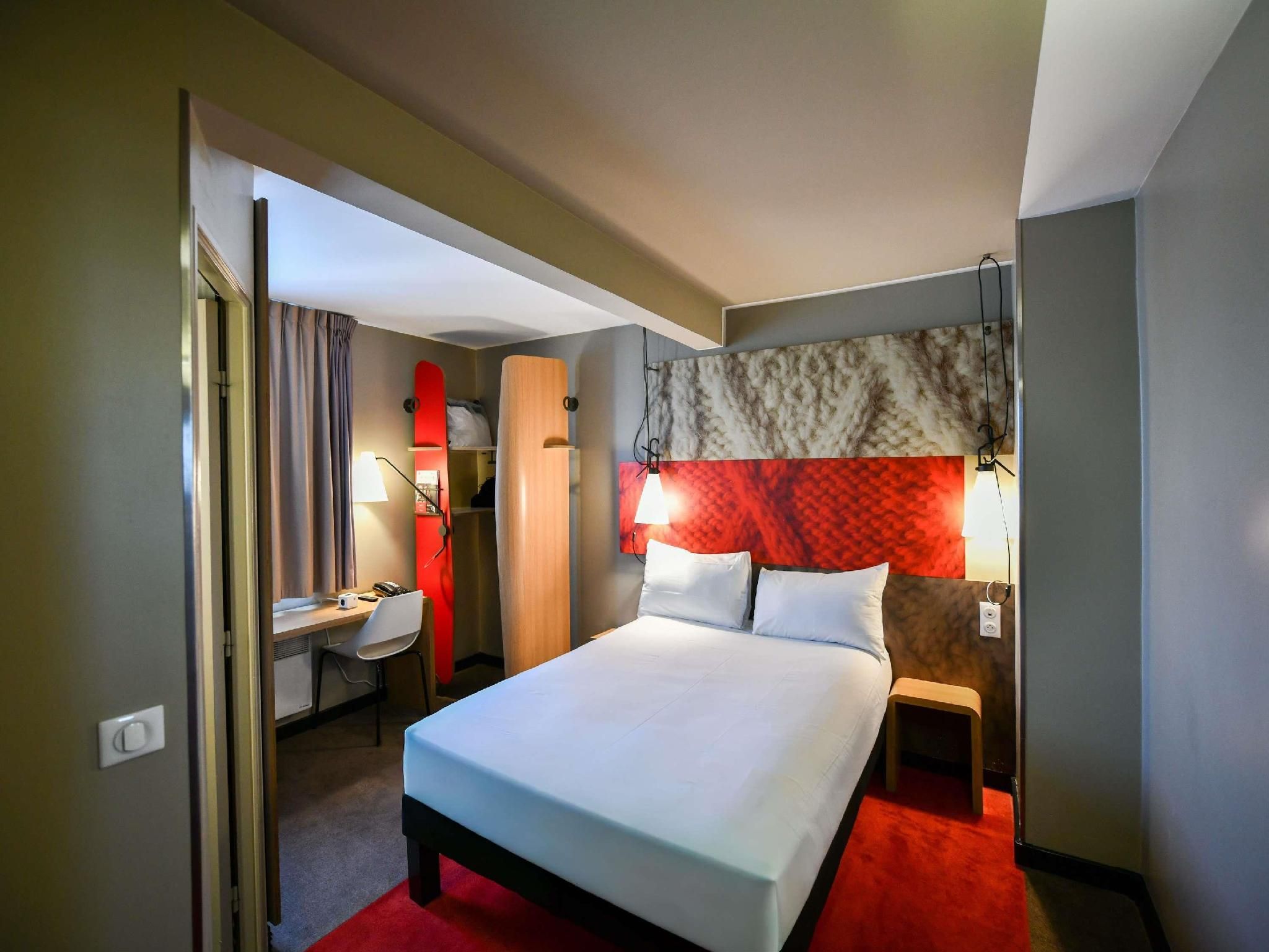 undefined Ibis Paris Canal Saint Martin 5