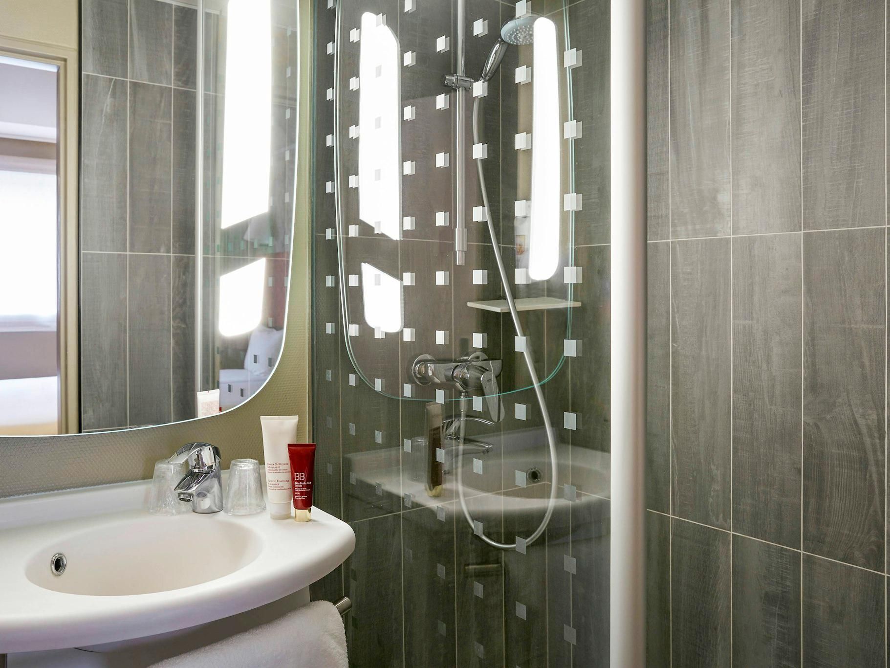 undefined Ibis Paris Canal Saint Martin 6