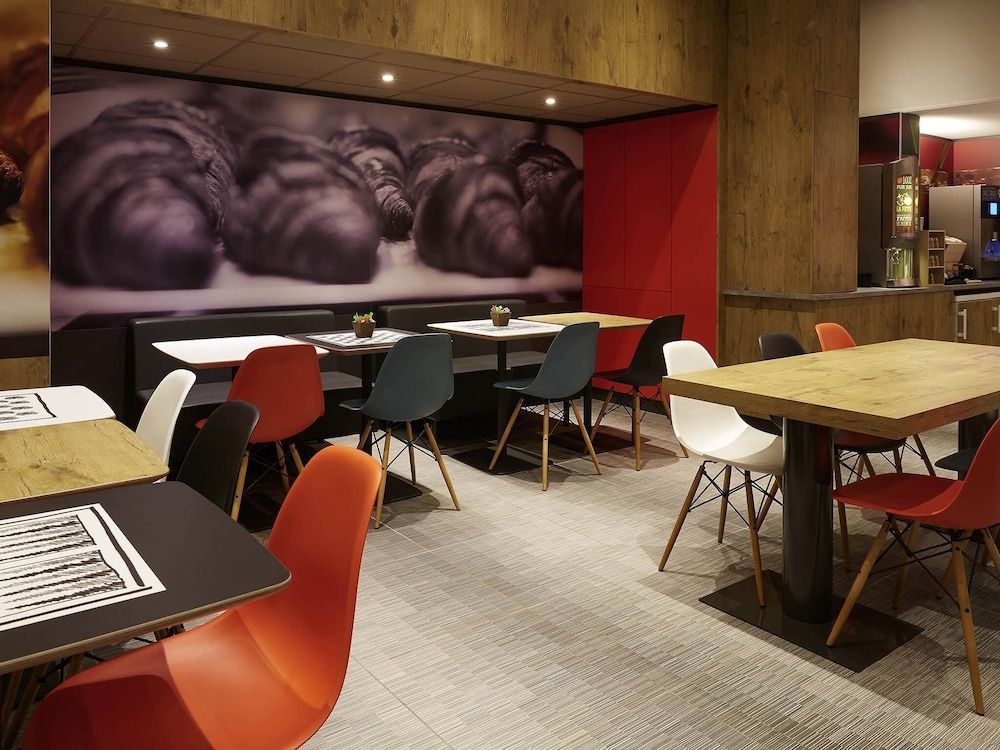 undefined Ibis Paris Canal Saint Martin 9