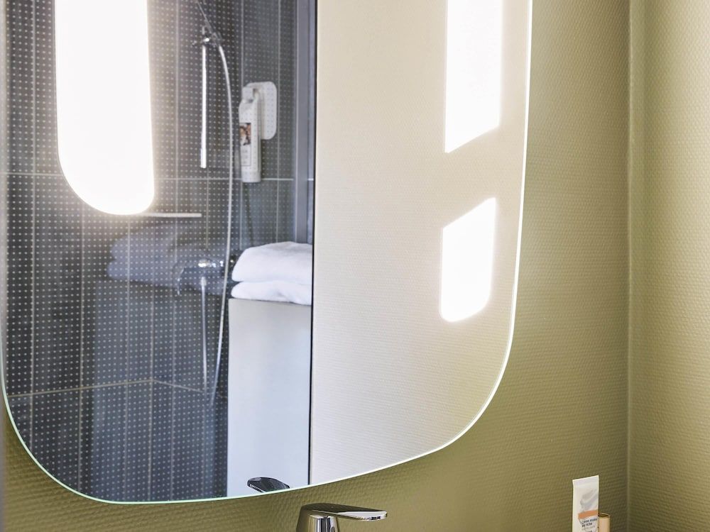 Ibis Paris Canal Saint Martin Standard Double Room, 1 Double Bed 7