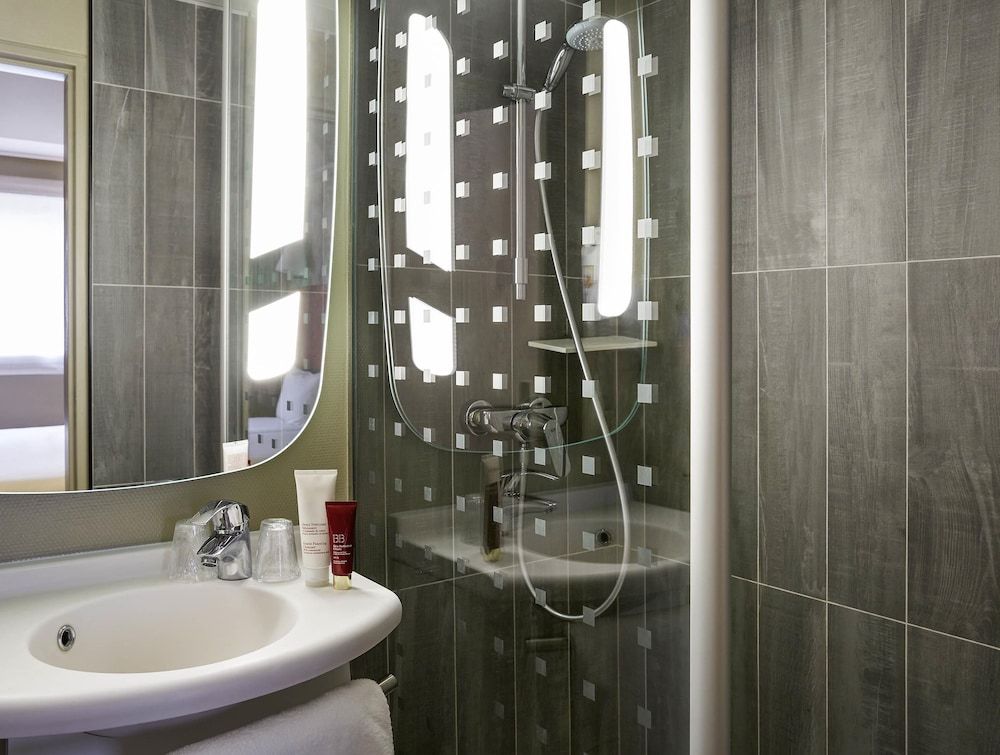 Ibis Paris Canal Saint Martin Standard Double Room, 1 Double Bed 6