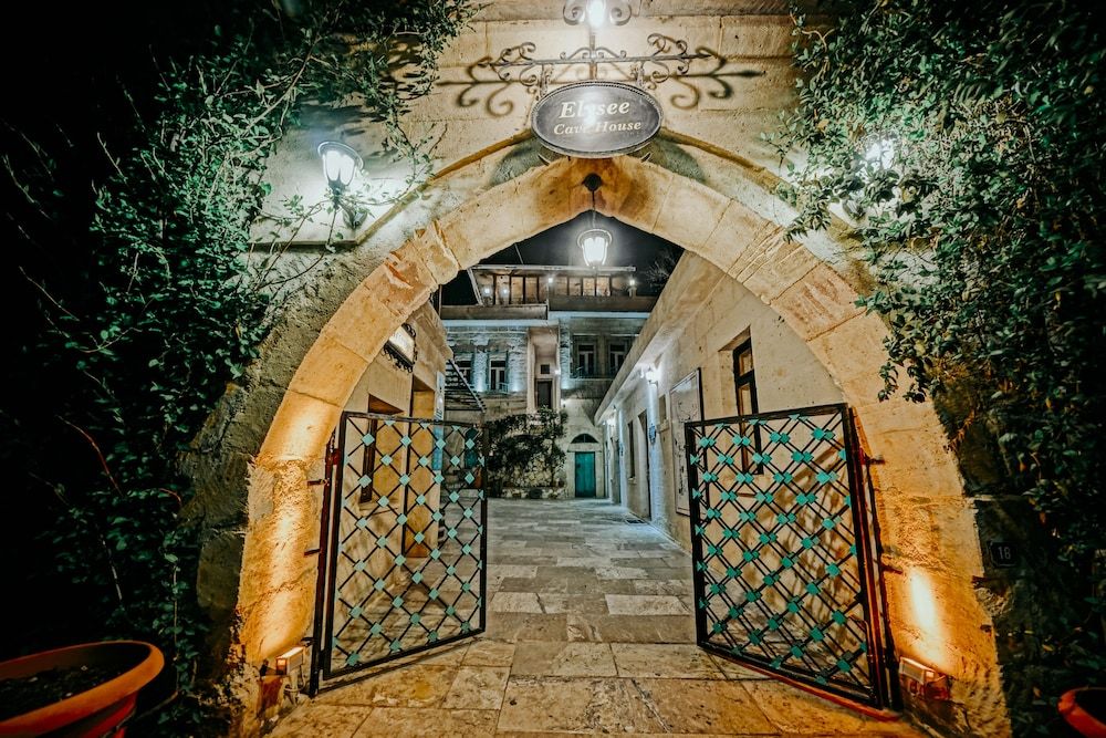 undefined Elysée Cave House 4