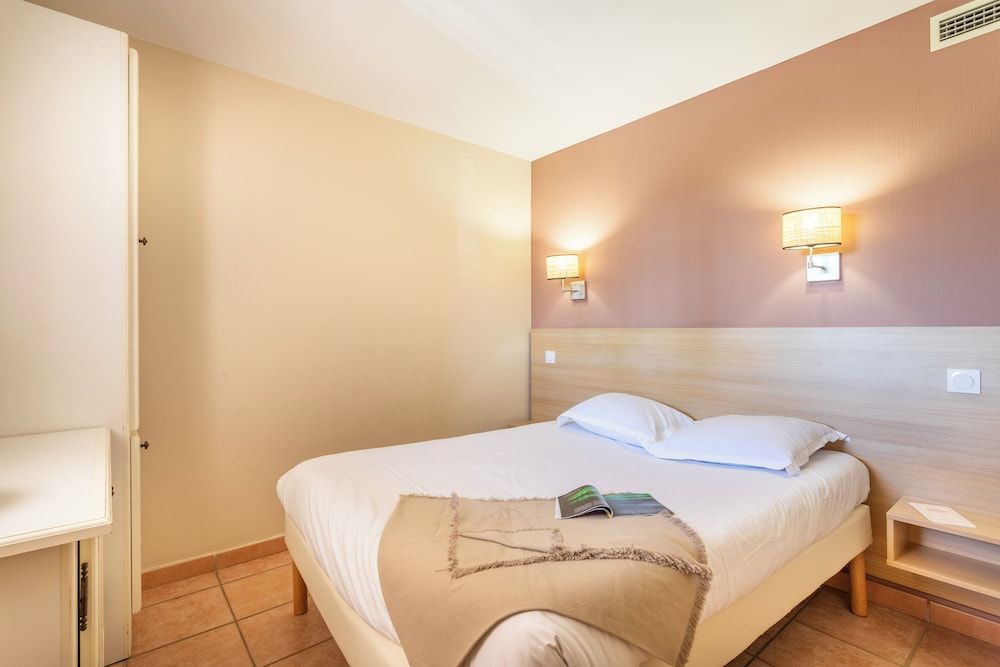 Apartment 5 people - 1 bedroom - Terrace or balcony - Pool view - Air conditioned Renovated