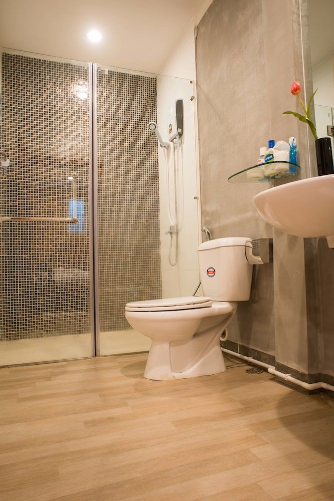 White Residence Hotel & Apartment Deluxe King Room 3