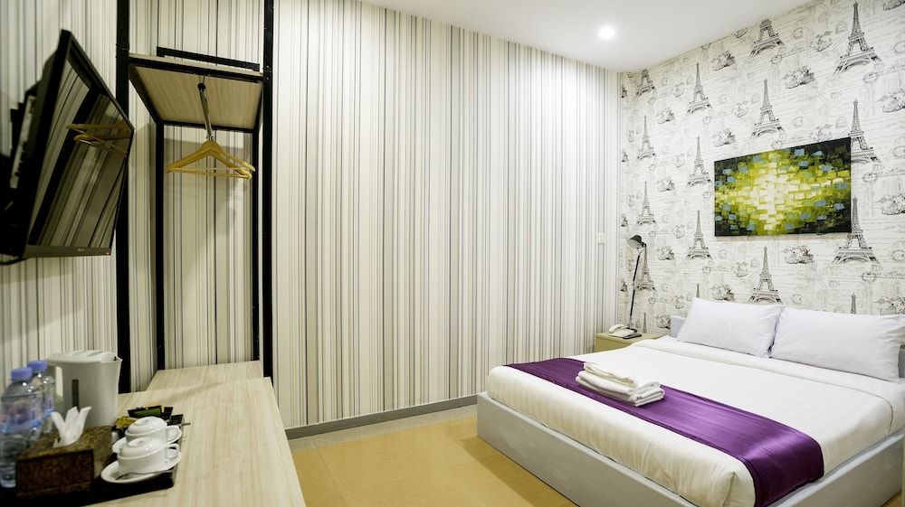 White Residence Hotel & Apartment Queen Room 3