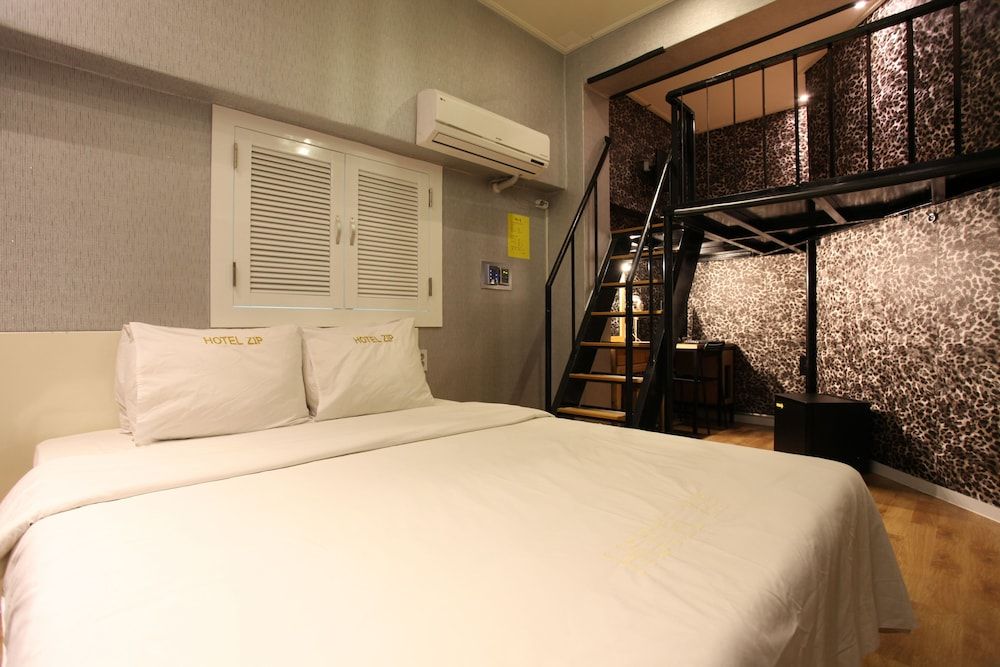 Zip Hotel Standard Double Room 2