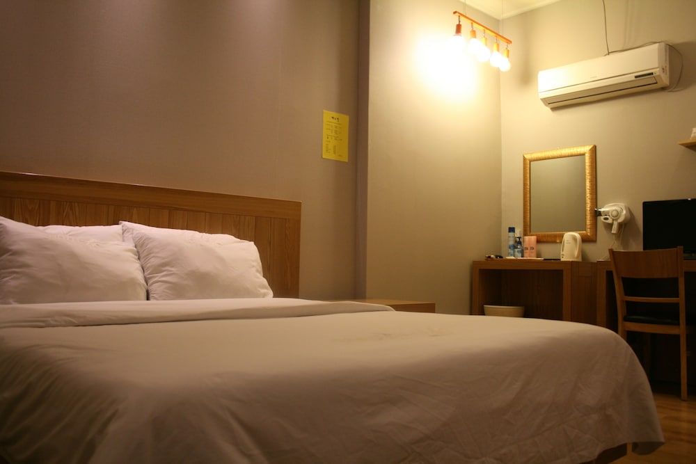 Zip Hotel Standard Double Room 4