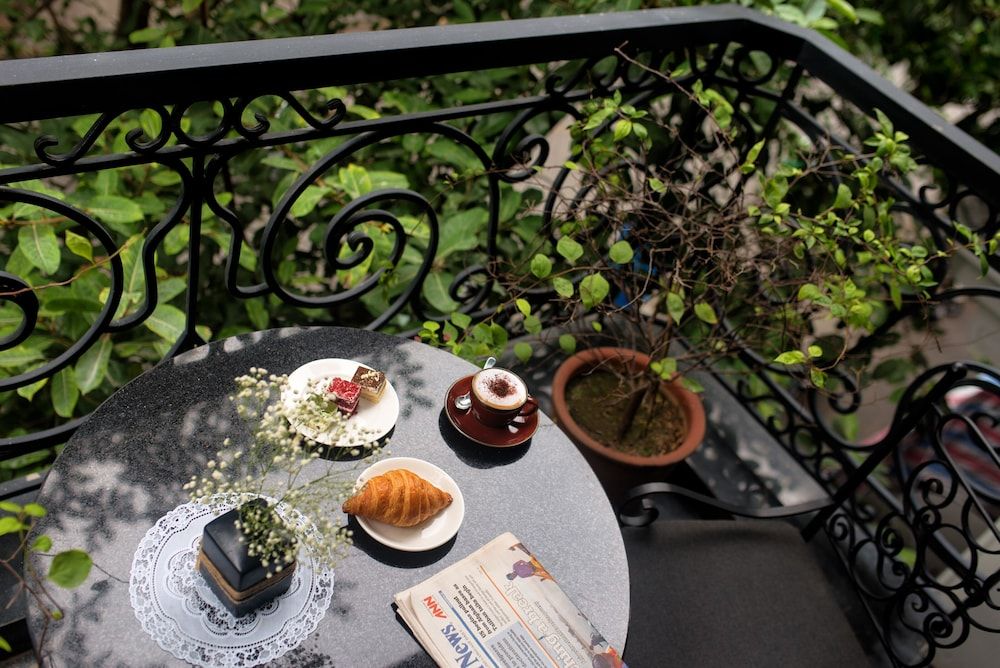 Aira Boutique Hanoi Hotel & Spa Executive Suite, Balcony 4