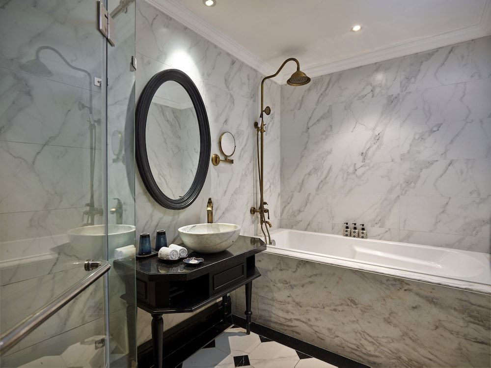 Aira Boutique Hanoi Hotel & Spa Executive Suite, Balcony 5