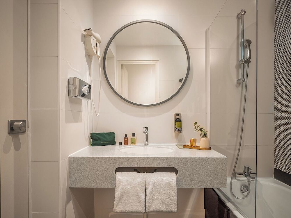 Hotel Zélie Champs-Elysées Superior Double Room 4