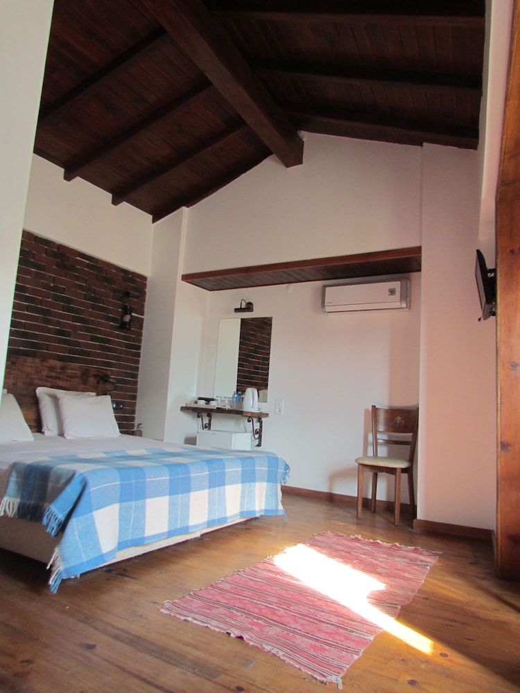 Amazon Petite Palace Classic Room 12