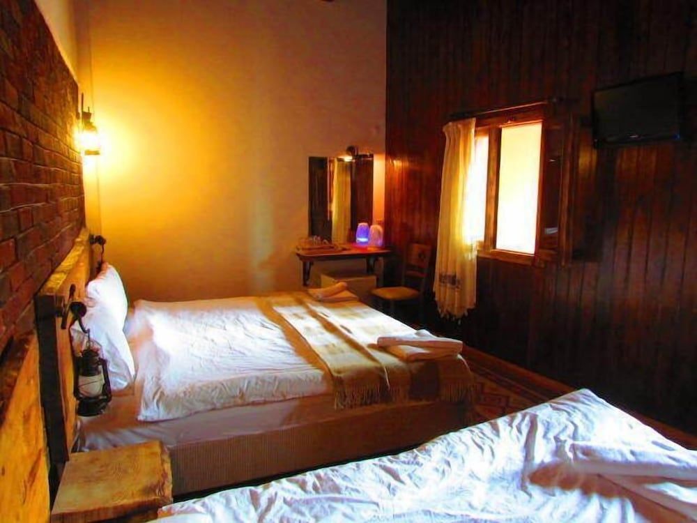 Amazon Petite Palace Triple Room 2