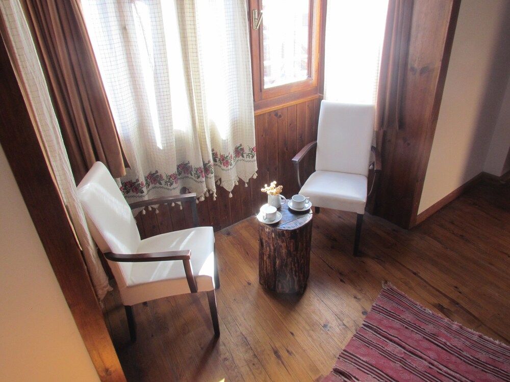 Amazon Petite Palace Classic Room 14