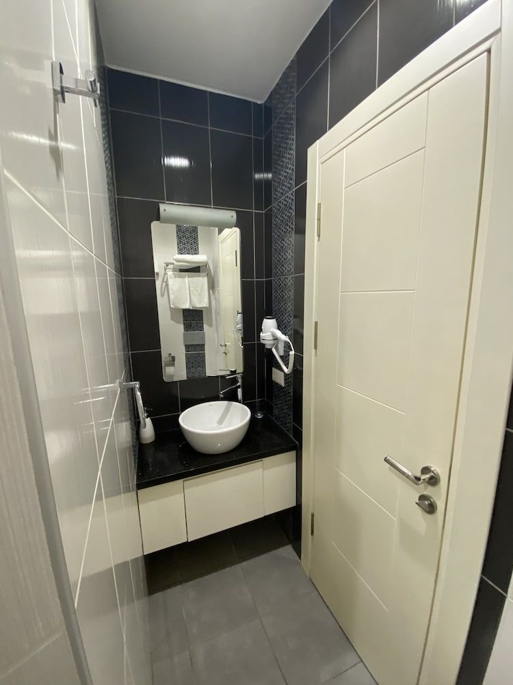 Bunkahaus Standard Room 12