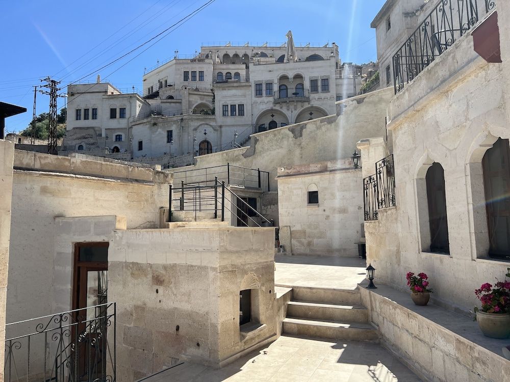 undefined El Puente Cave Hotel 6