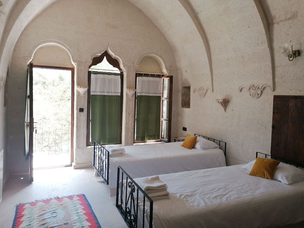 El Puente Cave Hotel Family Quadruple Room 17