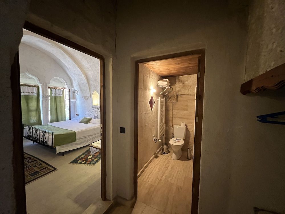 El Puente Cave Hotel Family Quadruple Room 6