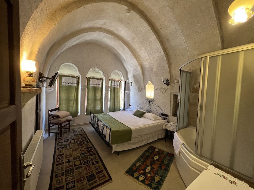 El Puente Cave Hotel Family Quadruple Room 8