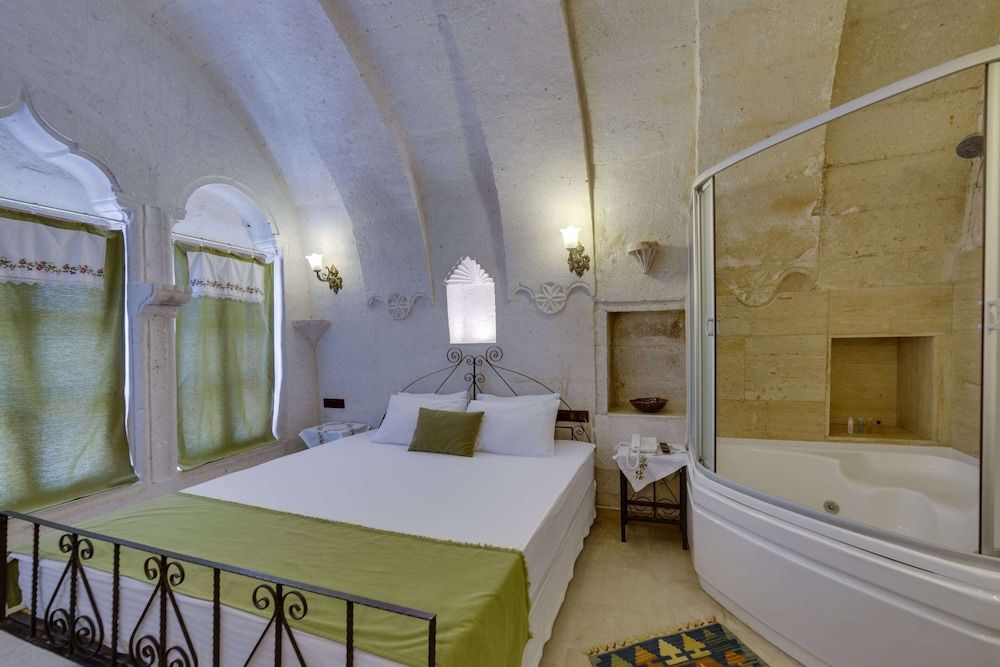 undefined El Puente Cave Hotel 4