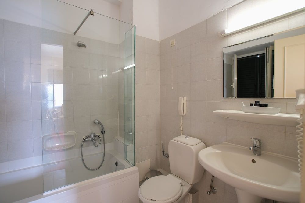 Cavalieri Hotel Single Room 4