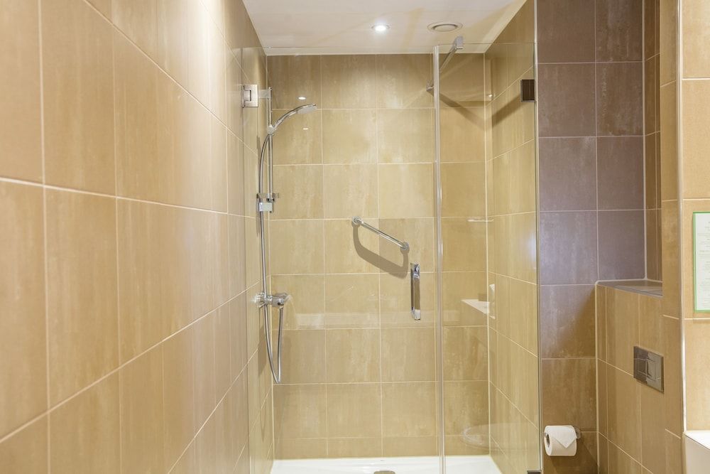 Holiday Inn Amsterdam - Arena Towers by IHG Standard Room, 1 Queen Bed (Walk-In Shower) 7