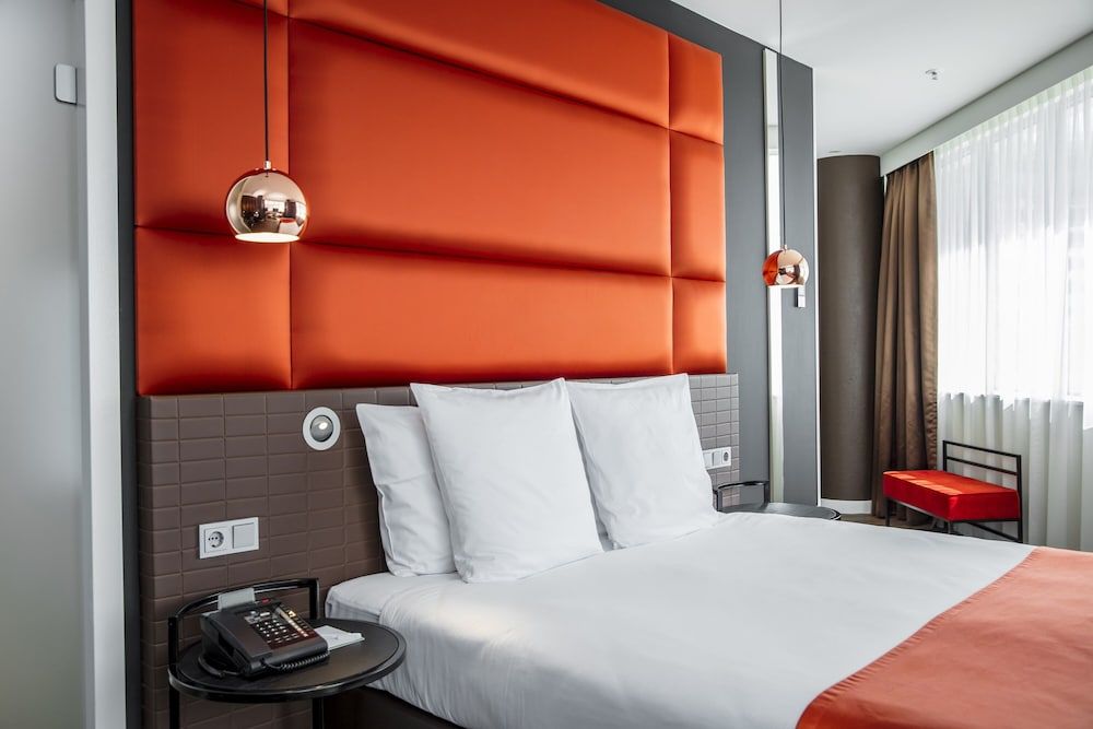 Holiday Inn Amsterdam - Arena Towers by IHG Standard Room, 1 Queen Bed (Walk-In Shower) 4