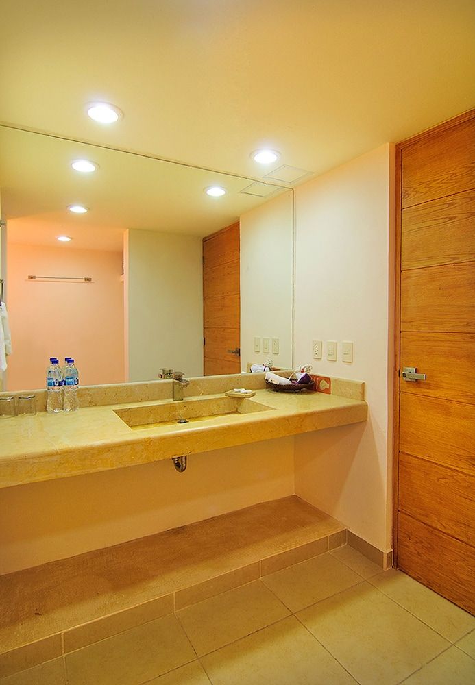 Hotel Ixzi Plus Standard Double Room, 1 King Bed 6