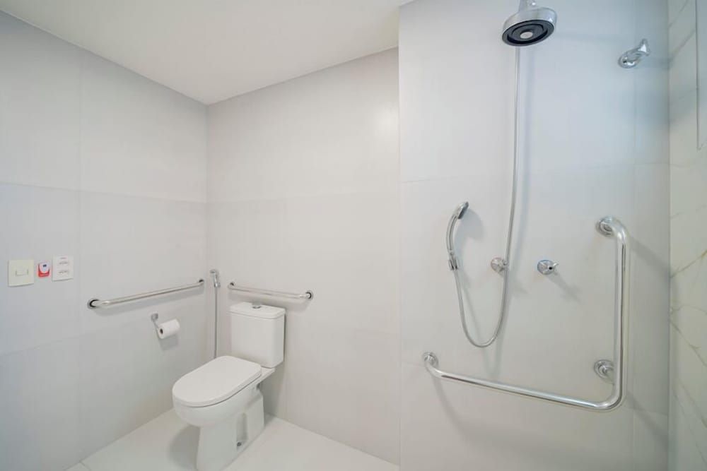 Beach Park Wellness Resort Deluxe Suite, Mobility Accessible 8