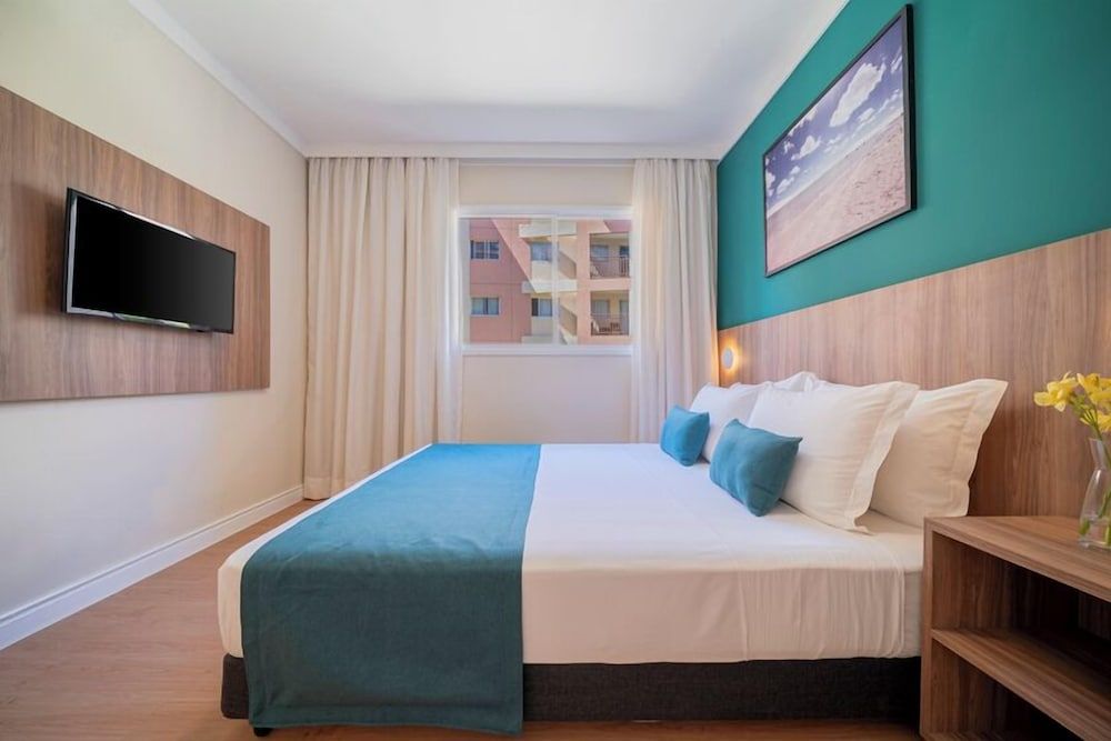 Beach Park Wellness Resort Deluxe Suite, Mobility Accessible 3