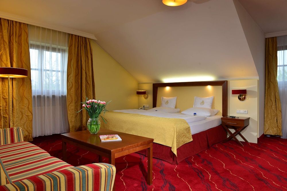 Suite, 1 King Bed (Living Room;with Sofabed)